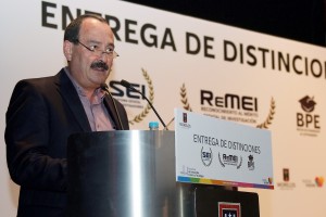 JMG ENTREGA RECONOCIMIENTOS AL MERITO DE LA INVESTIGACION (15)