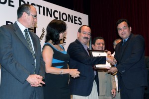 JMG ENTREGA RECONOCIMIENTOS AL MERITO DE LA INVESTIGACION (9)