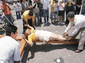 se crucifico en chimalhuacan el activista teofilo