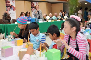 DIF-PRESENTACION PROYECTO ARTISTAS AL CUBO CON PACIENTES DE ONCOLOGIA20131204_0590