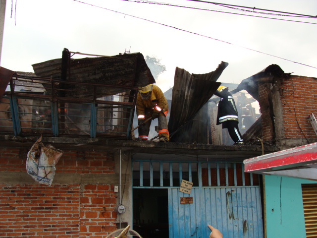 SE INCENDIA CASA EN LA COLONIA TULIPANES – Zona Centro Noticias