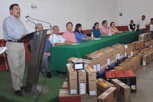 JMB EN LA ENTREGA DE MATERIAL AL CENTRO COMUNITARIO DE LA BARONA (2)