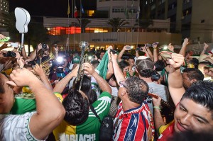 AFICIÓN MEXICANA LE DA SERENATA AL TRICOLOR EN FORTALEZA