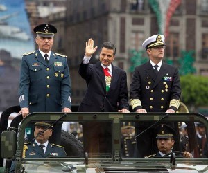 PEÑA NIETO ENCABEZA CELEBRACIÓN DEL DESFILE MILITAR