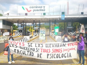 bloqueo caseta  tepoztlán normalistas ayotzinapa