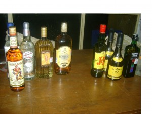 botellas de bebida alcohólica