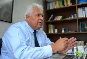 Rafael Navarro González, investigador del Instituto de Ciencias Nucleares de la UNAM.