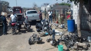 Recuperan 18 motos con reporte de robo durante cateo en domicilio de Atlatlahucan; hay 2 detenidos (7)