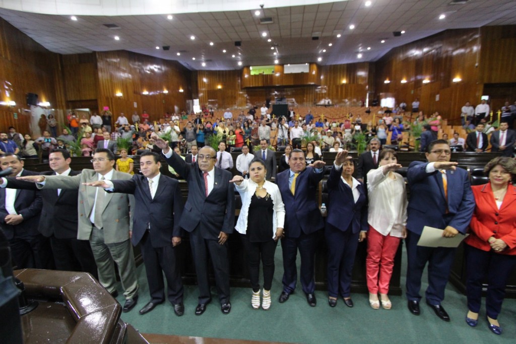 LII Pie de Foto 129_Rinden protesta Diputados Suplentes