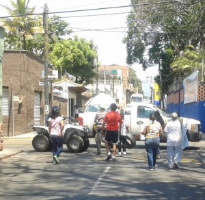 Manifestación calle Leyva por falta de agua