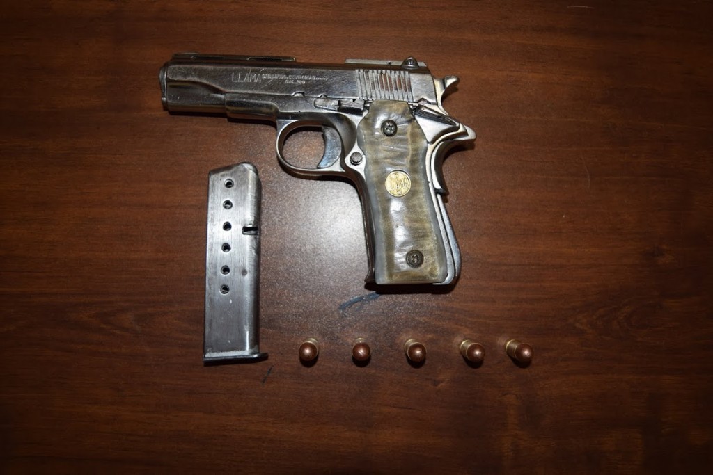 DETIENEN 2 PERSONAS POR POSESIÓN DE UN ARMA DE FUEGO