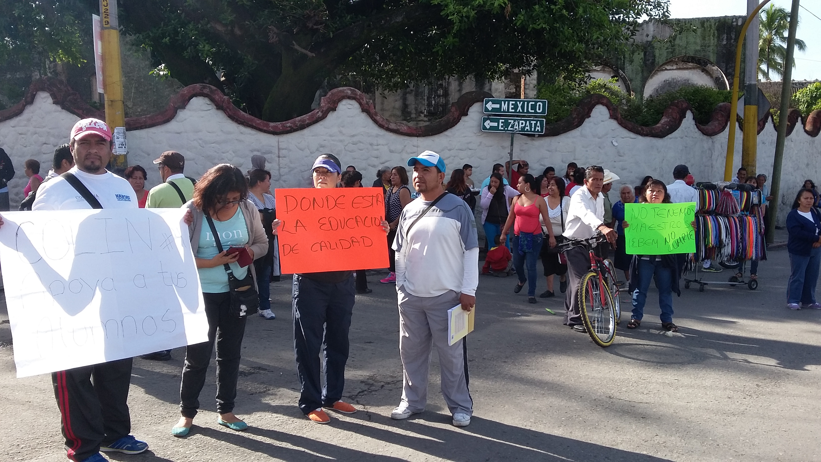 Se manifiestan padres de familia de la Secundaria Técnica 4 de Temixco ...