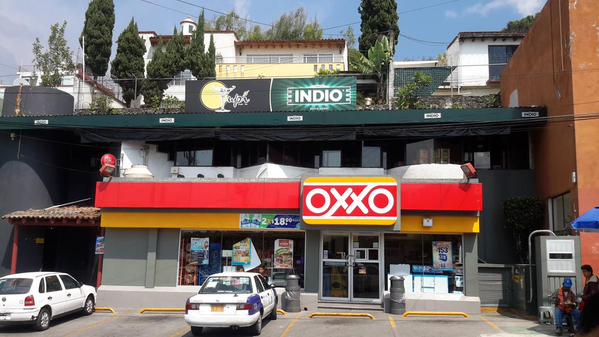 OXXO AVENIDA UNIVERSIDAD