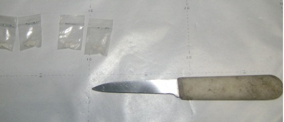piedra blanca y cuchillo que tenía José Iván “N” de 29 años