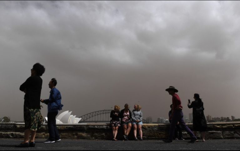 Gigantesca tormenta de polvo cubre ciudades en el sureste de Australia