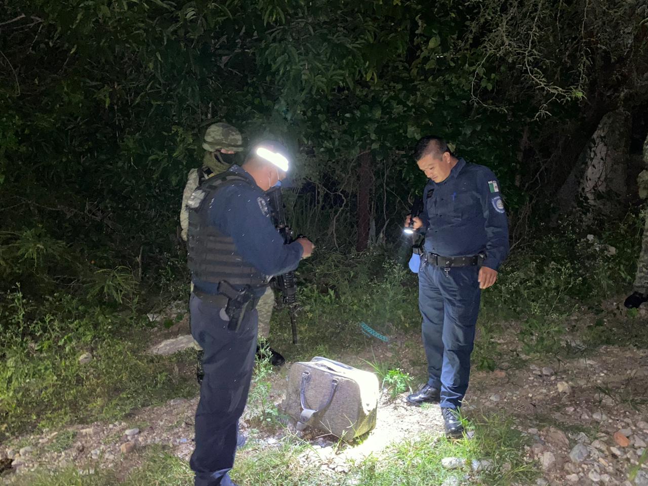 Aseguran droga y detienen a dos hombres con arma de fuego – Zona Centro ...